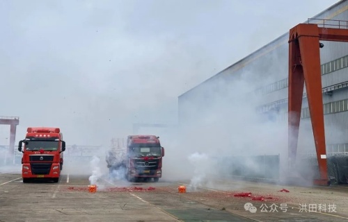 洪田科技首臺(tái)復(fù)合鋁箔真空鍍膜設(shè)備成功下線發(fā)貨！